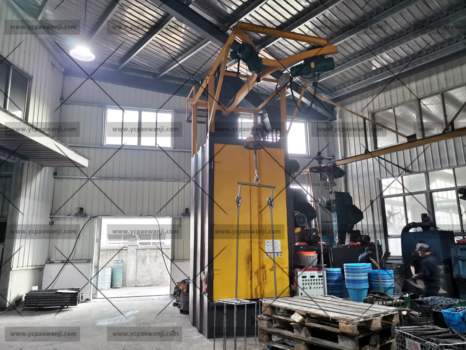 江蘇拋丸機除銹設(shè)備 發(fā)往河北保定Q3730吊鉤式拋丸機參數(shù)與工作原理是怎樣的?